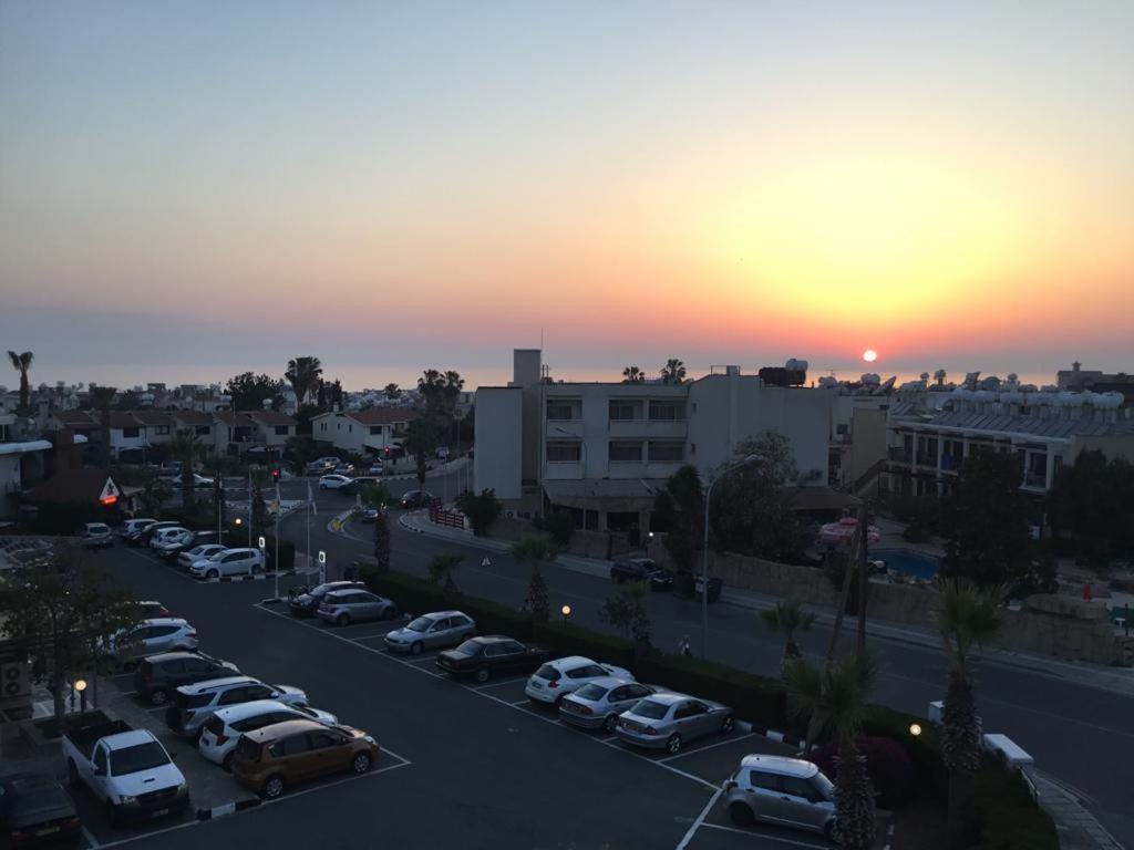 Апартаменты Sunset Seaview Studio Пафос Экстерьер фото